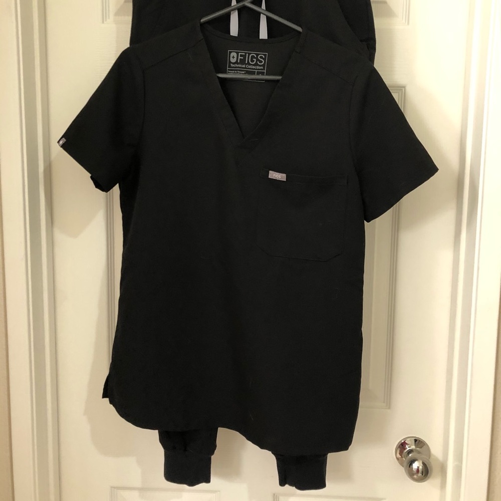 Figs Black Scrub Top